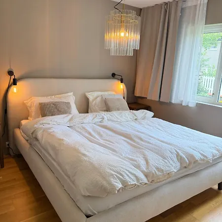 Modern Close To Ons And Center *