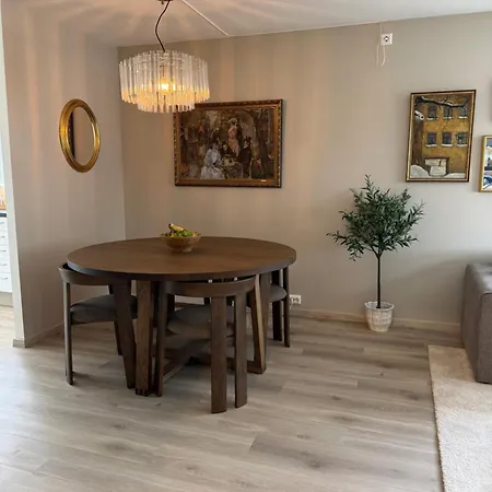 Apartment Modern Close To Ons And Center