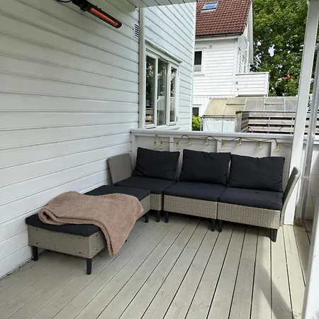 Modern Close To Ons And Center Apartment